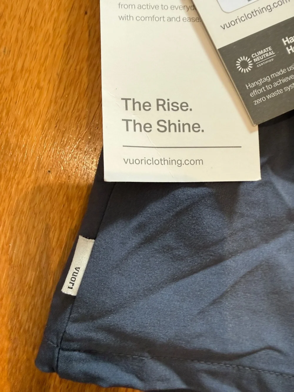 Vuori Navy V-Neck Crop Tank - Picture 4 of 6